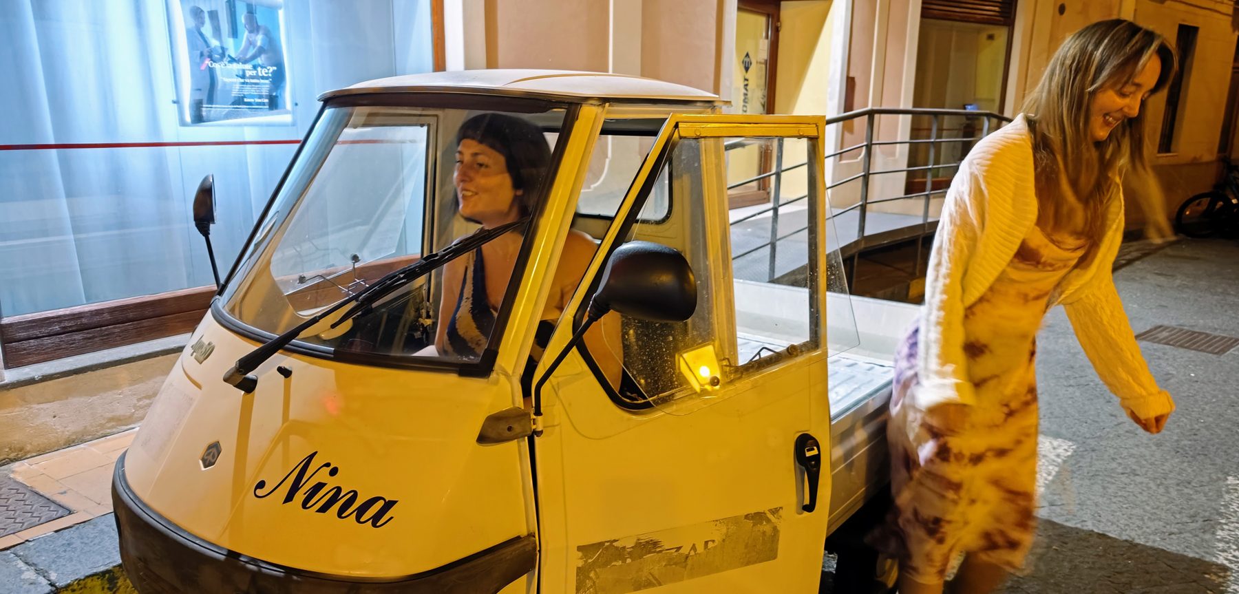 Nina the Piaggio Ape at night